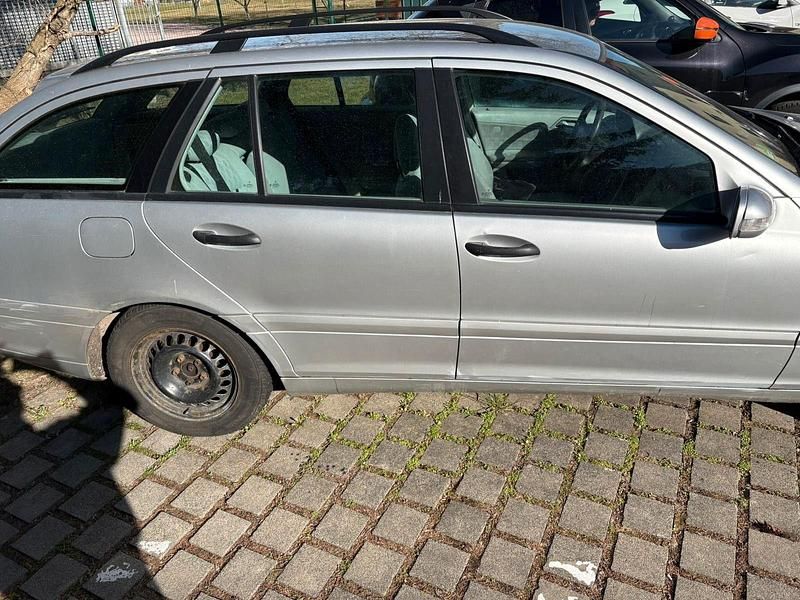 Second-hand Mercedes C180 Classic 143 CP (105 kW) 2003 Argintiu Break