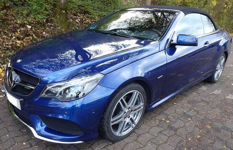 Gebraucht Mercedes E220 AMG 170 PS (125 kW) 2016 Blau Cabrio