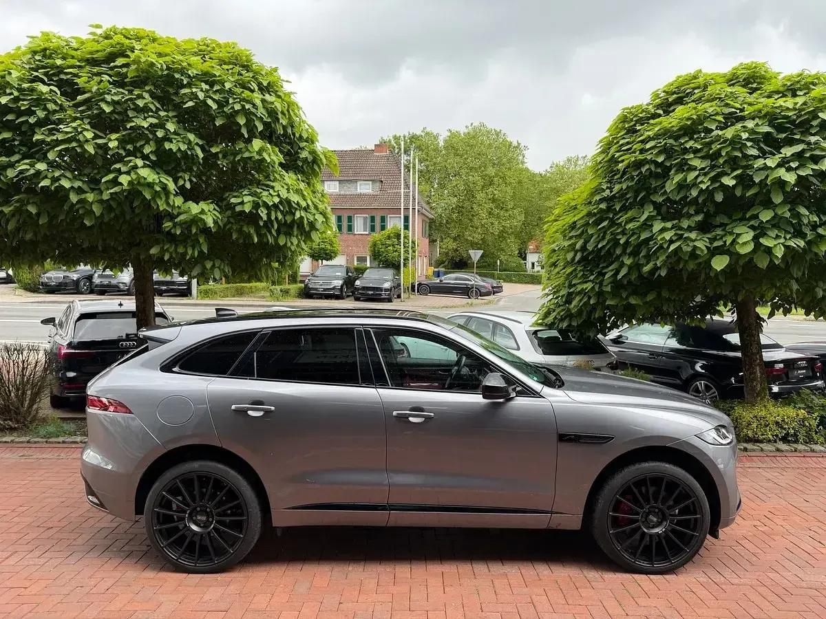 Gebraucht Jaguar F-Pace R-Dynamic 404 PS (297 kW) 2023 Grau metallic SUV