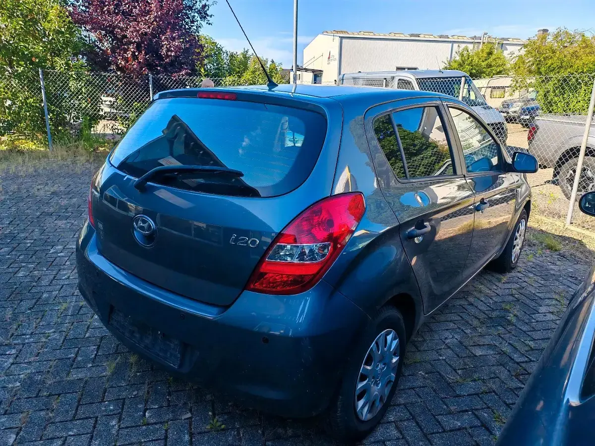 Gebraucht Hyundai i20 Classic 78 PS (57 kW) 2011 Grau Kleinwagen