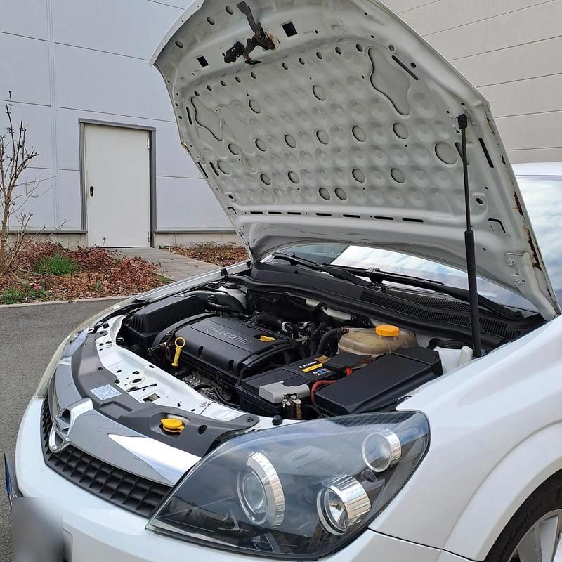 Gebraucht Opel Astra GTC 116 PS (85 kW) 2009 Weiß Coupé