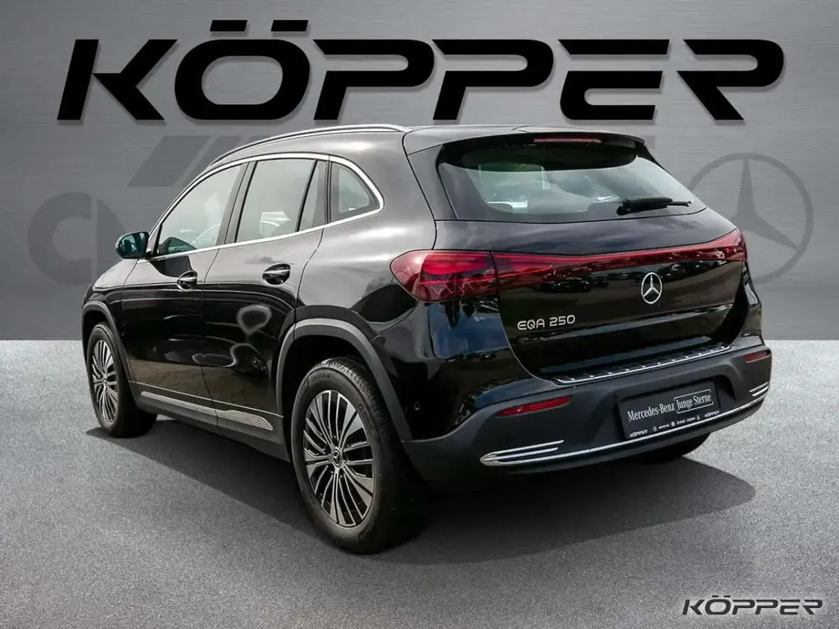 Gebraucht Mercedes EQA250 Advanced 139 kW (190 PS) 2025 Kosmosschwarz SUV