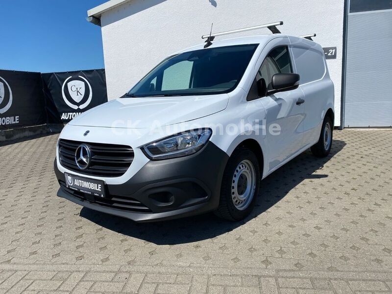 Weiß Gebraucht 2023 Mercedes Citan 108 Van / Kleinbus | 19.900 € (Fairer Preis) - Bild 1/4