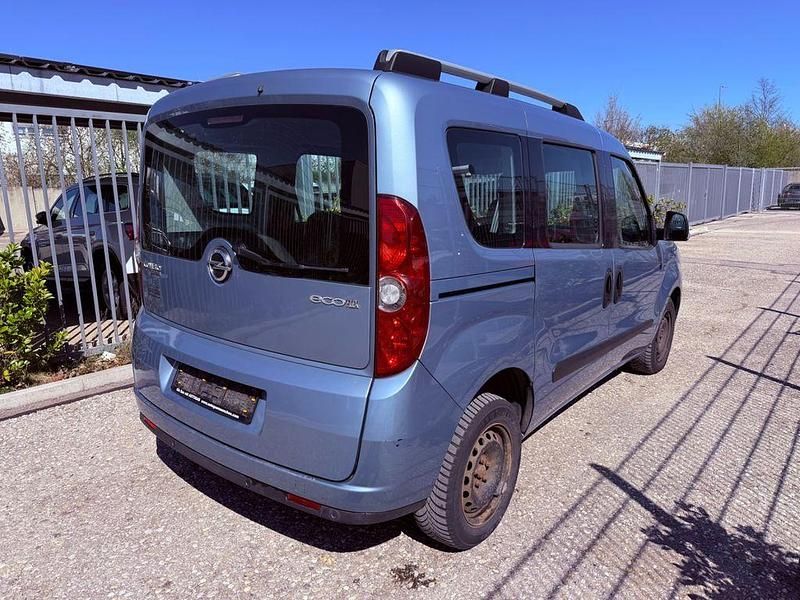 Second-hand Opel Combo 90 CP (66 kW) 2012 Albastru Monovolum