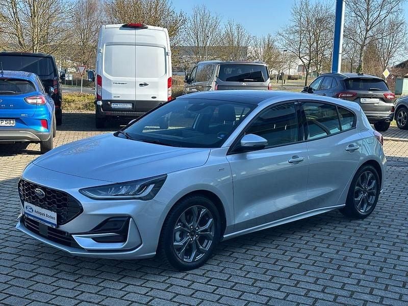 Gebraucht Ford Focus ST-Line 155 PS (114 kW) 2025 Moondust silver Limousine