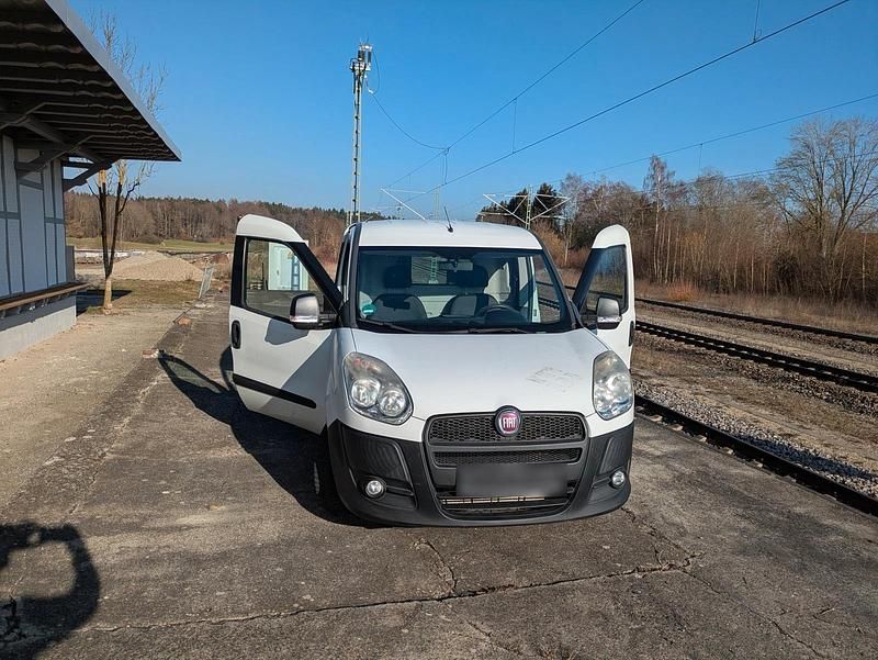 Gebraucht Fiat Doblò 90 PS (66 kW) 2013 Weiß Van / Kleinbus