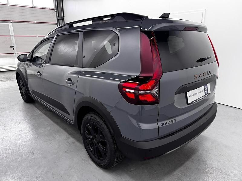 Usata Dacia Jogger Extreme 110 CV (80 kW) 2025 Grigio Monovolume