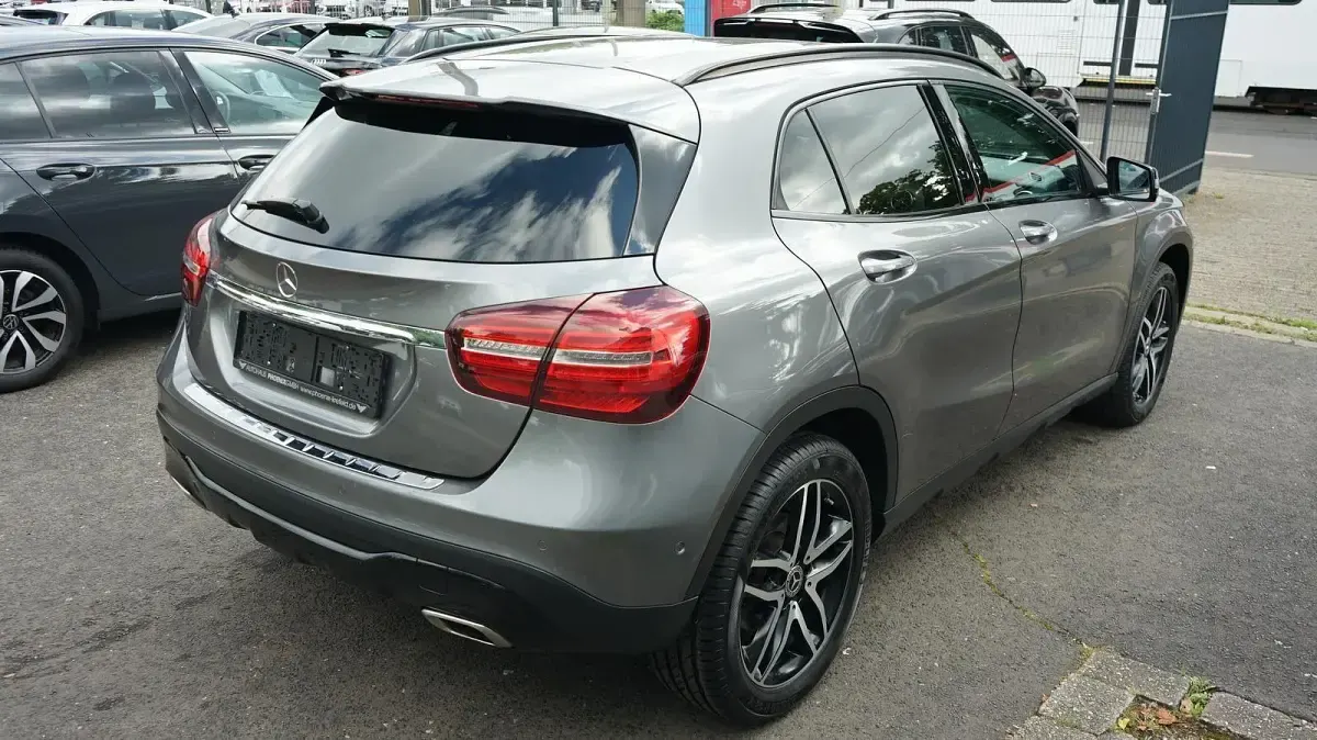Gebraucht Mercedes GLA220 Business 177 PS (130 kW) 2017 Grau SUV
