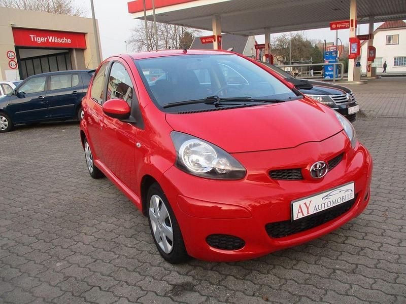 Gebraucht Toyota Aygo Cool 68 PS (50 kW) 2009 Rot Kleinwagen