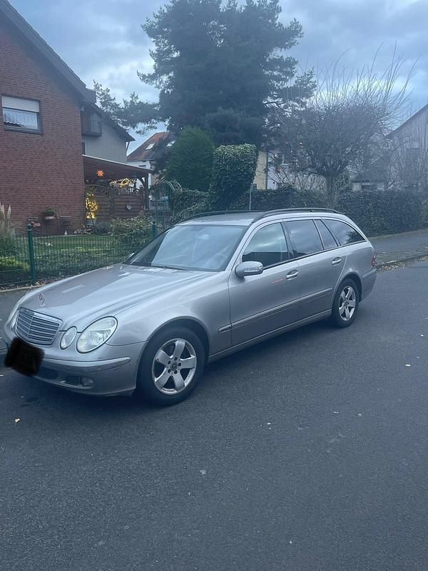 Silber Gebraucht 2004 Mercedes E220 Kombi | 2.000 € (Superpreis) - Bild 1/4