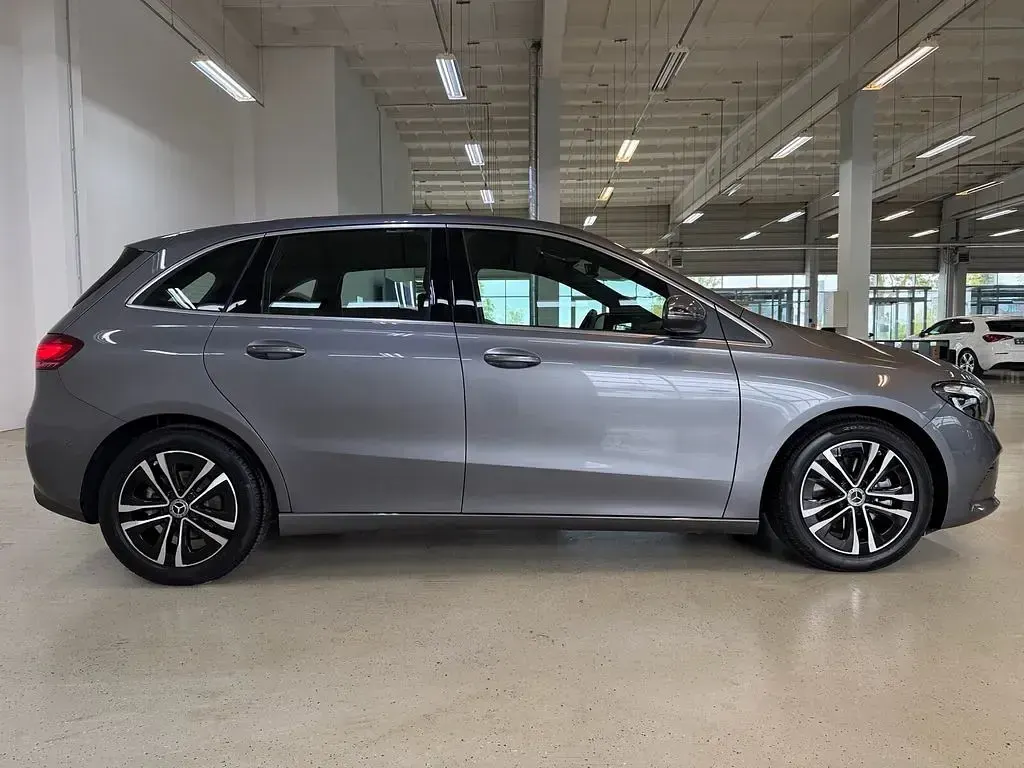 Gebraucht Mercedes B180 Progressive 136 PS (100 kW) 2024 Metalliclack mountaingrau Kleinwagen