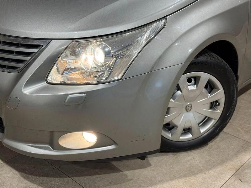 Gebraucht Toyota Avensis 124 PS (91 kW) 2012 Silber Limousine