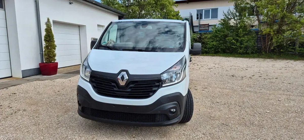 Gebraucht Renault Trafic 140 PS (102 kW) 2015 Weiß Van / Kleinbus