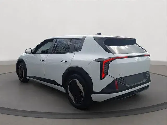 Neu Kia EV4 GT-Line 150 kW (204 PS) 2026 Weiß Limousine