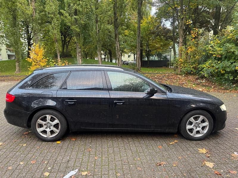 Schwarz Gebraucht 2011 Audi A4 Ambiente Kombi | 2.990 € - Bild 1/4