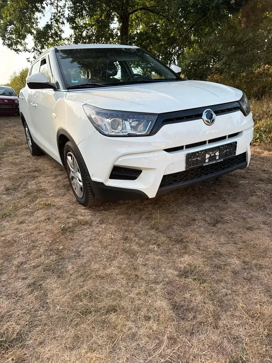 Gebraucht SsangYong Tivoli 116 PS (85 kW) 2016 Weiß SUV