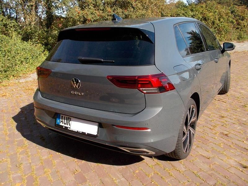 Gebraucht VW Golf VIII Move 131 PS (96 kW) 2024 Grau Limousine