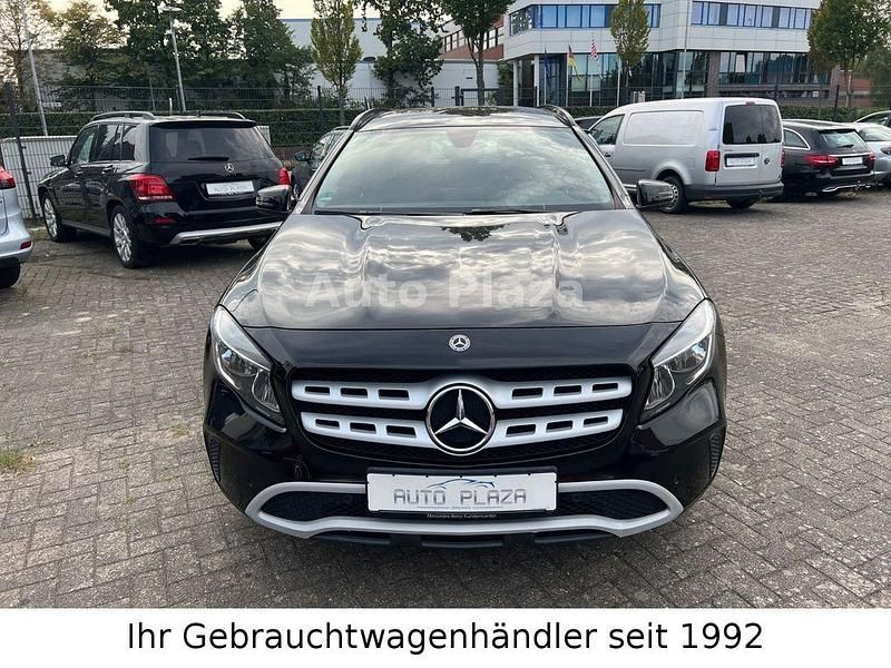 Gebraucht Mercedes GLA180 122 PS (89 kW) 2019 Schwarz SUV