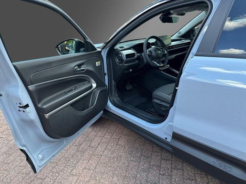 Neu Jeep Avenger EV Summit 114 kW (156 PS) 2026 Storm grey / volcano black SUV