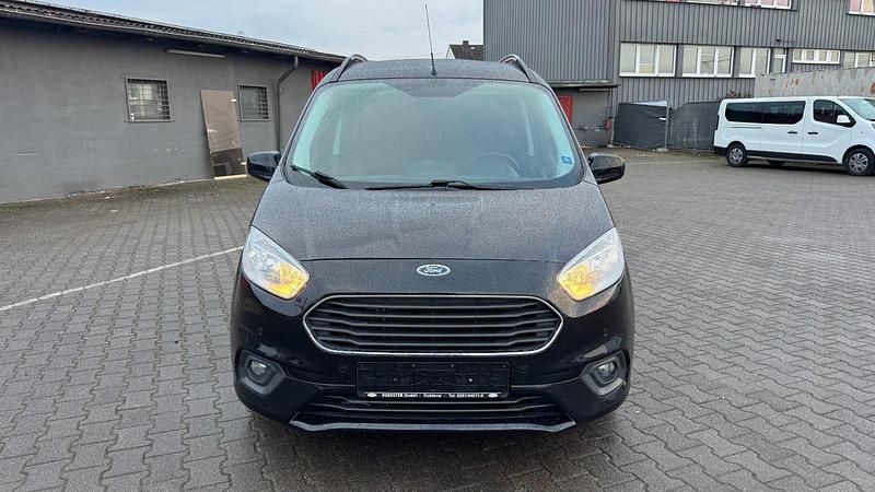 Gebraucht Ford Tourneo Courier Titanium 101 PS (74 kW) 2019 Schwarz Van / Kleinbus