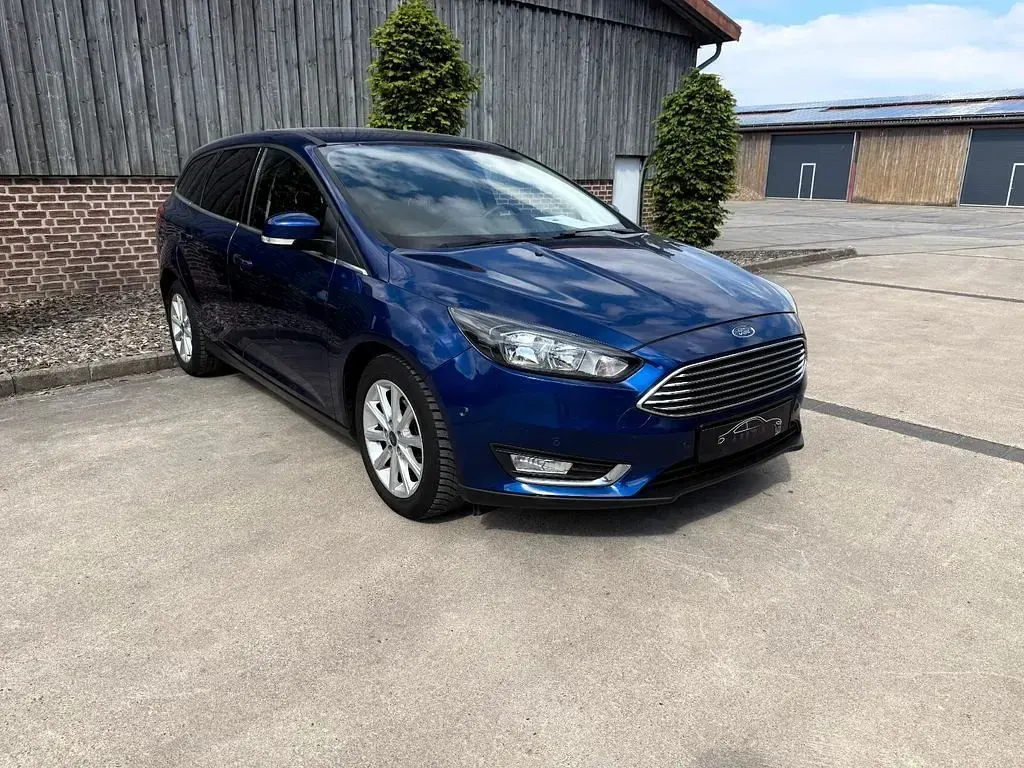 Gebraucht Ford Focus Titanium 125 PS (91 kW) 2017 Blau Limousine