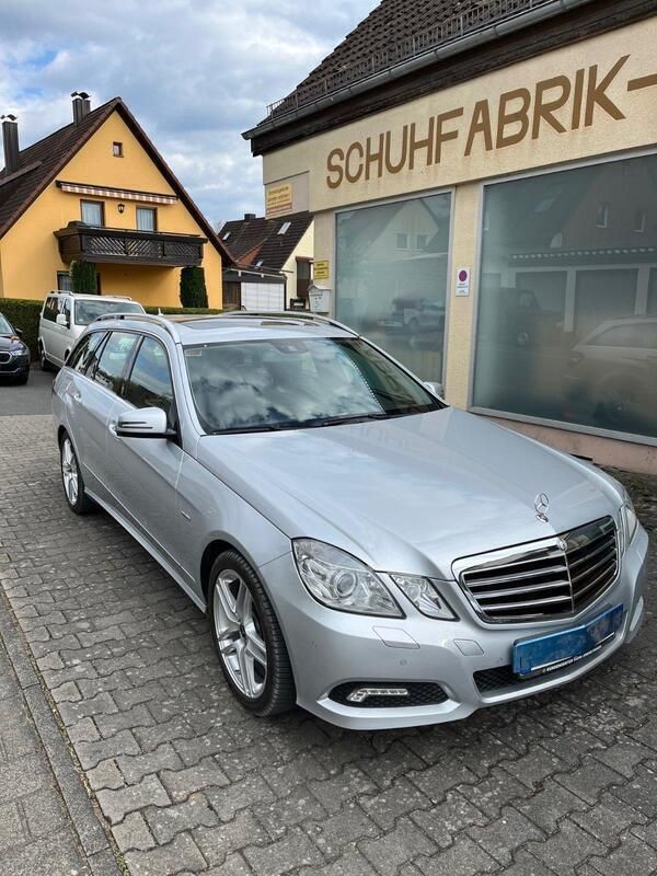 Silber Gebraucht 2010 Mercedes E250 Avantgarde Kombi | 9.990 € (Fairer Preis) - Bild 1/4