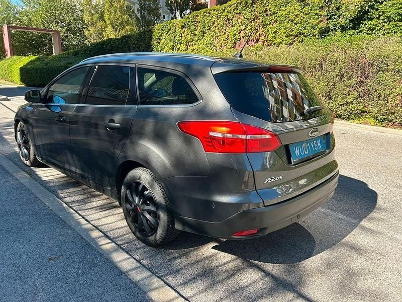 Gebraucht Ford Focus Titanium 120 PS (88 kW) 2018 Grau Limousine