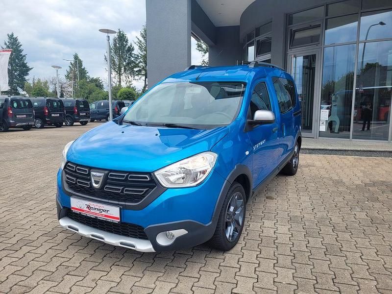Blau Gebraucht 2017 Dacia Dokker Celebration Van | 14.850 € (Etwas zu teuer) - Bild 1/4