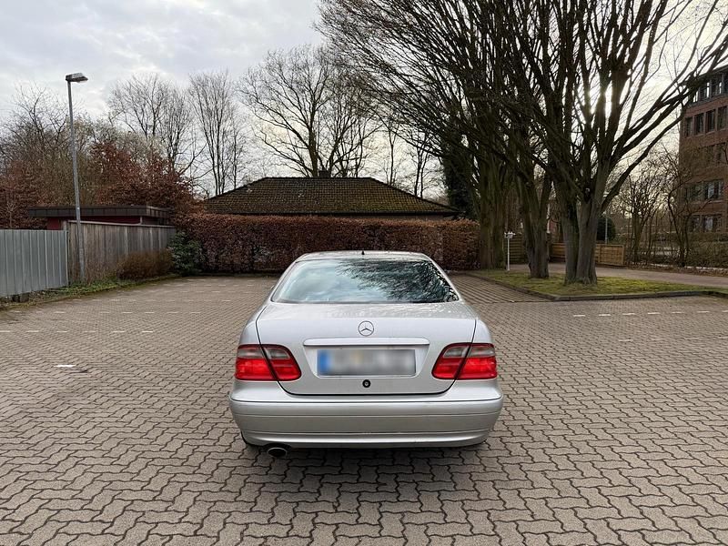 Gebraucht Mercedes CLK230 197 PS (144 kW) 2000 Silber Coupé