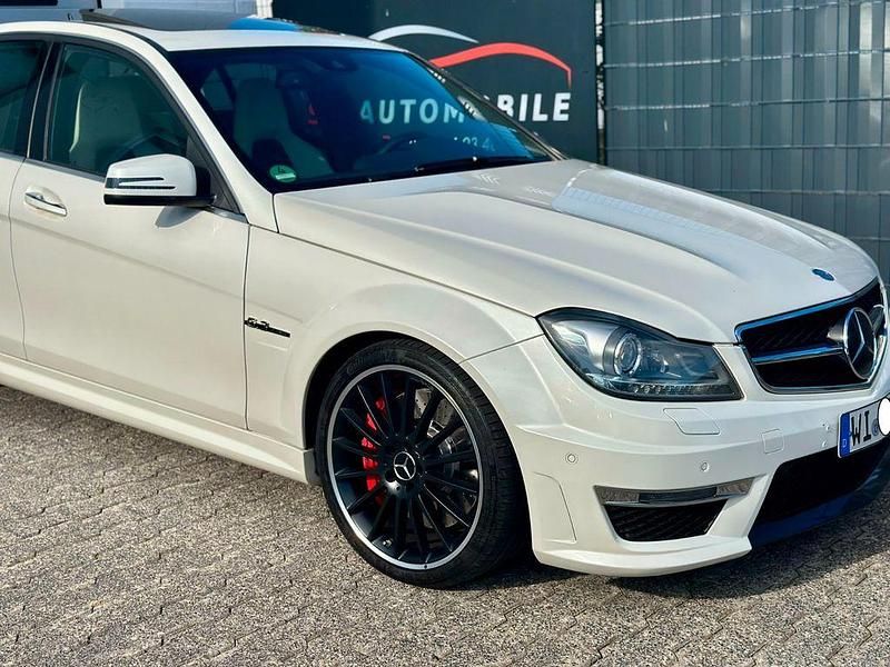 Diamantweiss Gebraucht 2013 Mercedes C63 AMG AMG Limousine | 43.900 € (Fairer Preis) - Bild 1/4
