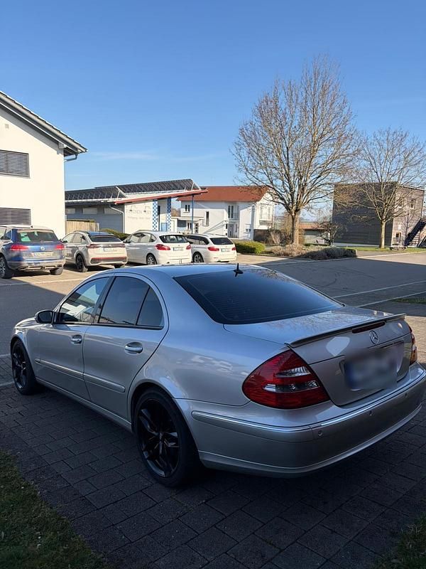 Gebraucht Mercedes E280 177 PS (130 kW) 2004 Silber Limousine