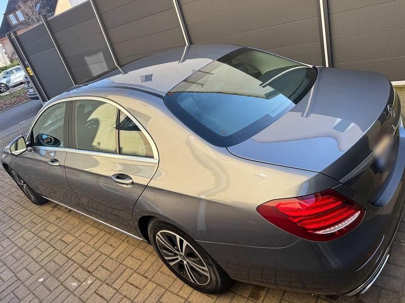 Gebraucht Mercedes E220 194 PS (142 kW) 2018 Grau Limousine
