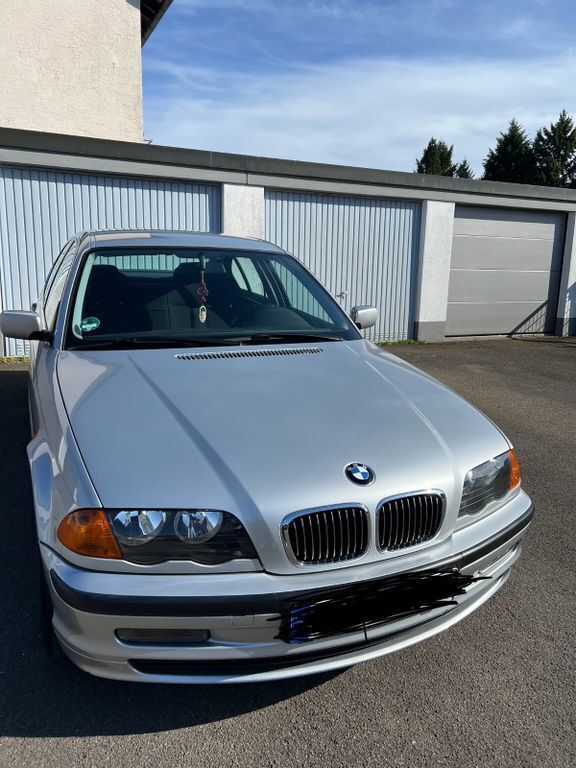 Silber Gebraucht 1999 BMW 320 Limousine | 4.000 € (Fairer Preis) - Bild 1/4
