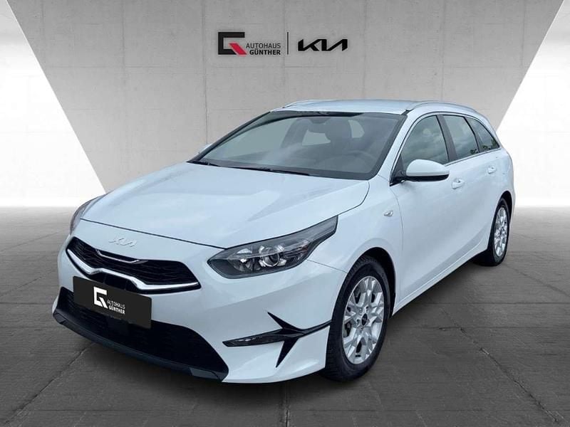 (wd) cararraweiss Gebraucht 2025 Kia Ceed Sportswagon Vision Kombi | 23.790 € (Superpreis) - Bild 1/4