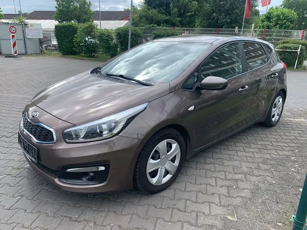 Gebraucht Kia Ceed Edition 7 99 PS (72 kW) 2017 Beige Kleinwagen