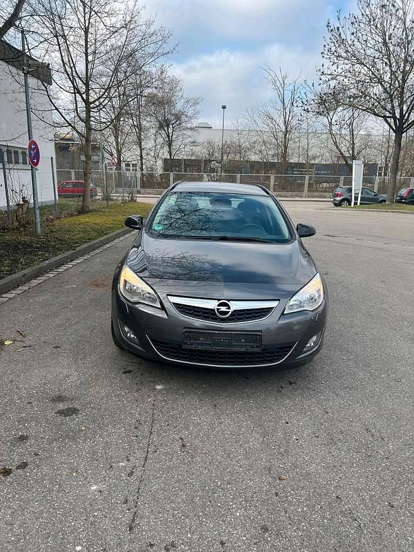 Gebraucht Opel Astra 140 PS (102 kW) 2011 Schwarz Kombi