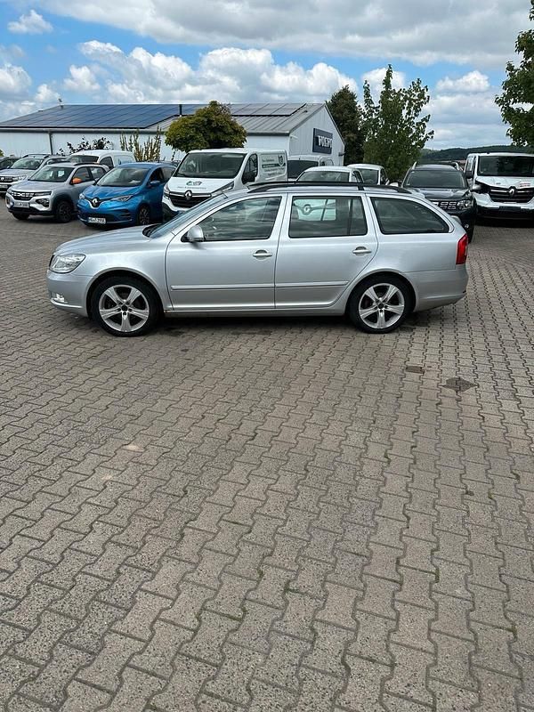 Silber Gebraucht 2009 Skoda Octavia Kombi | 2.990 € (Superpreis) - Bild 1/4