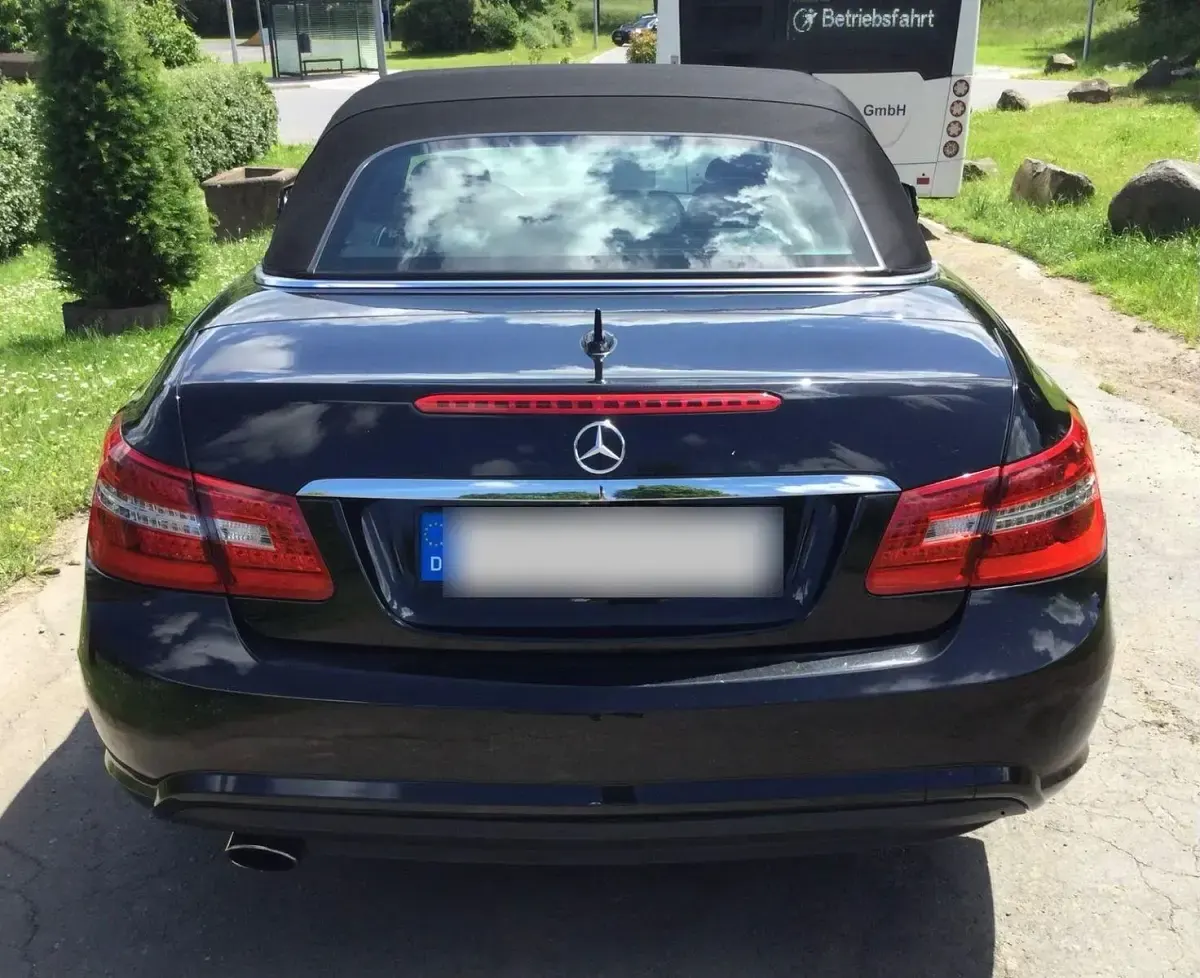Gebraucht Mercedes E250 AMG line 204 PS (150 kW) 2011 Schwarz Cabrio