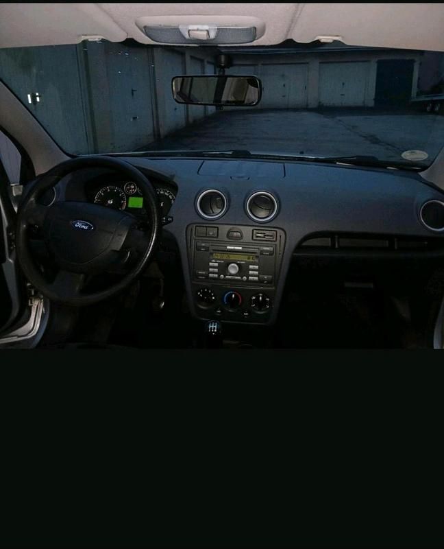 Gebraucht Ford Fusion 80 PS (58 kW) 2011 Silber Kleinwagen