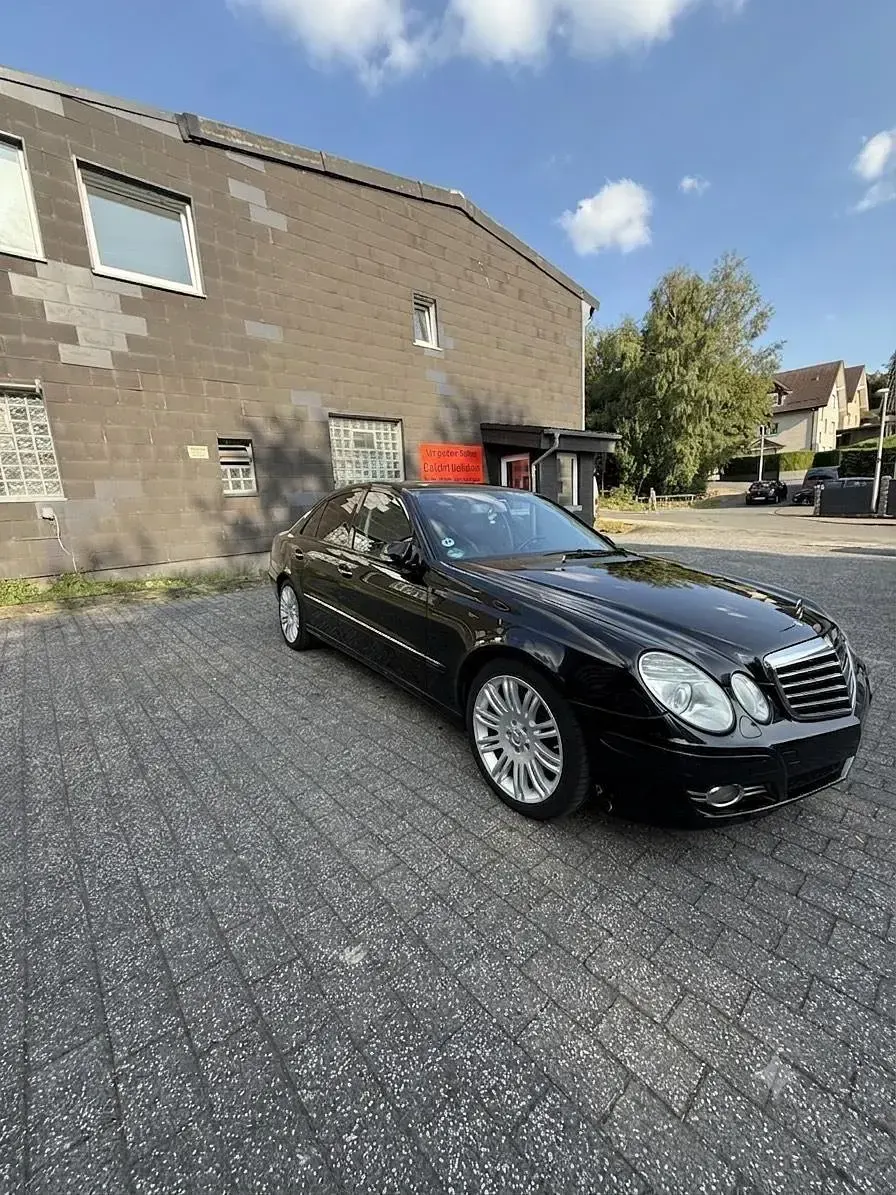 Gebraucht Mercedes E320 Avantgarde 224 PS (164 kW) 2009 Schwarz Limousine