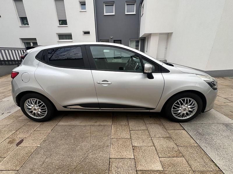 Gebraucht Renault Clio IV 75 PS (55 kW) 2016 Silber Kleinwagen