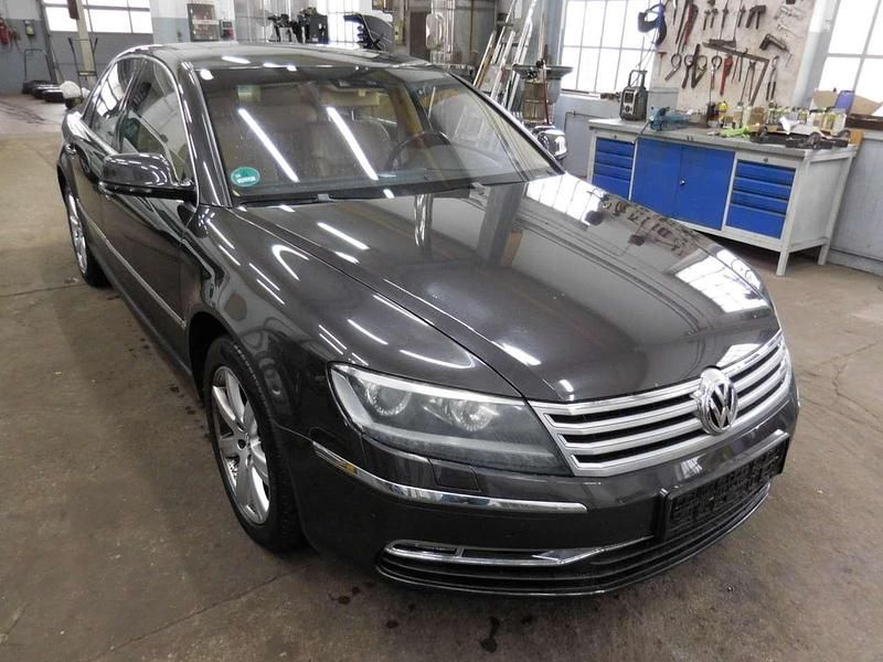 Gebraucht VW Phaeton 239 PS (175 kW) 2012 Moccaanthrazit perleffekt Limousine