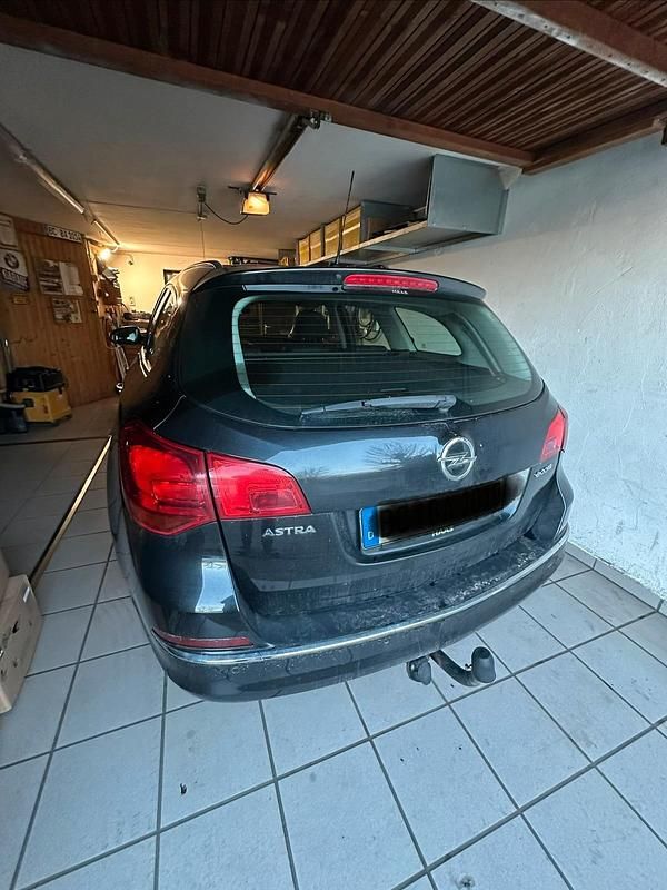 Gebraucht Opel Astra 110 PS (80 kW) 2016 Schwarz Kombi