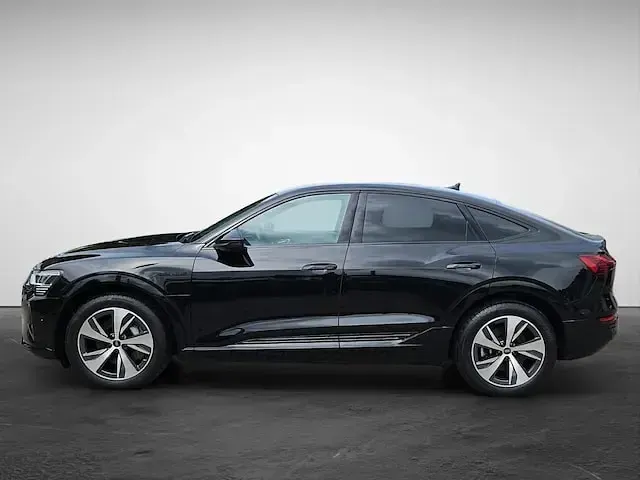 Gebraucht Audi Q8 Sportback e-tron Advanced Plus 250 kW (340 PS) 2024 Mythosschwarz metallic SUV
