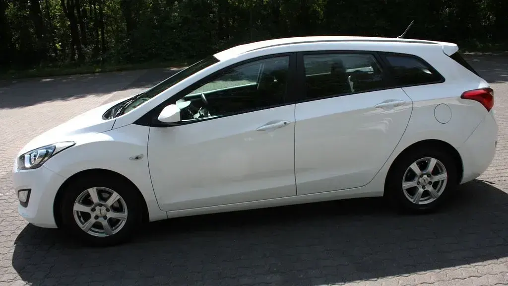 Gebraucht Hyundai i30 Classic 110 PS (80 kW) 2016 Weiß Limousine