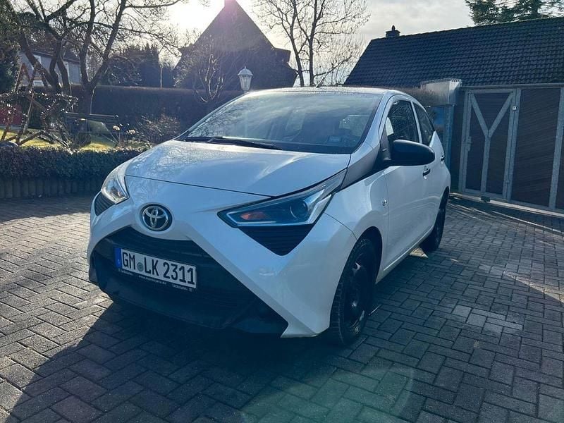 Gebraucht Toyota Aygo Business Edition 72 PS (52 kW) 2019 Weiß Kleinwagen