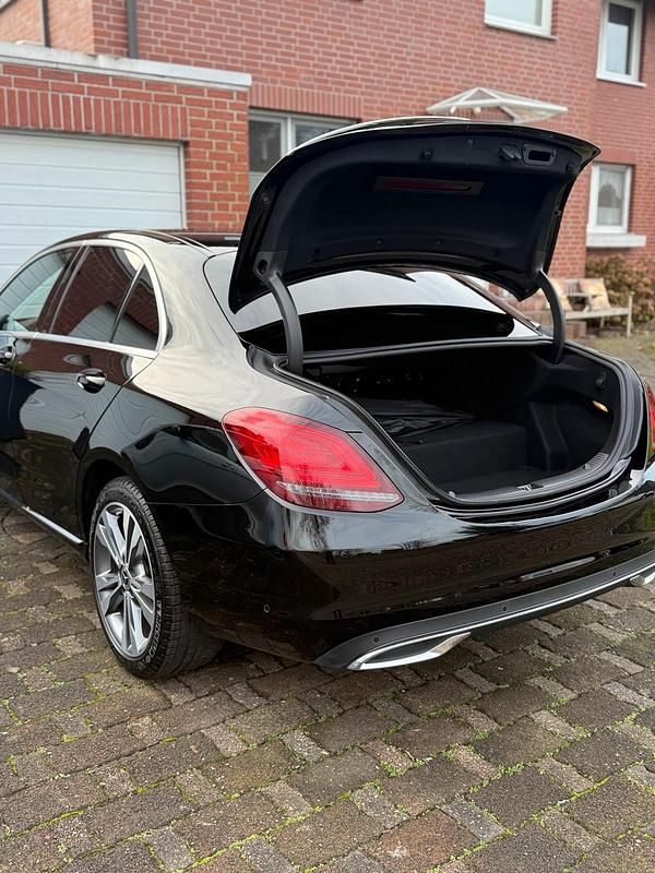 Gebraucht Mercedes E300 306 PS (225 kW) 2021 Schwarz Limousine