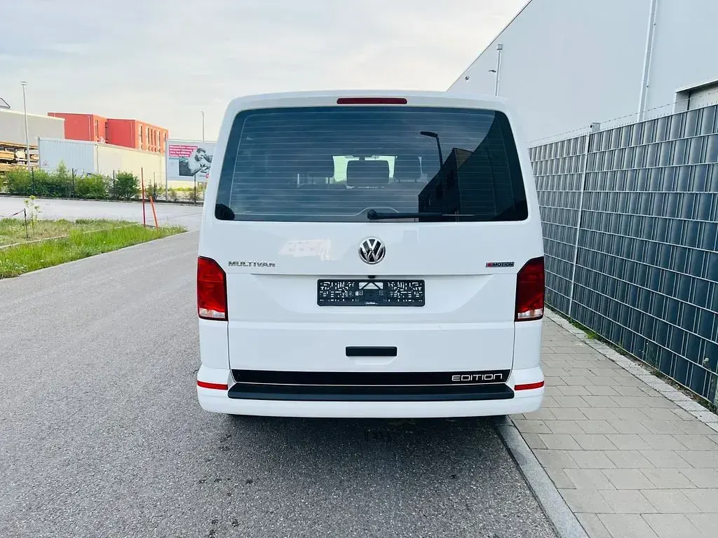 Second-hand VW Multivan 150 CP (110 kW) 2021 Alb Monovolum