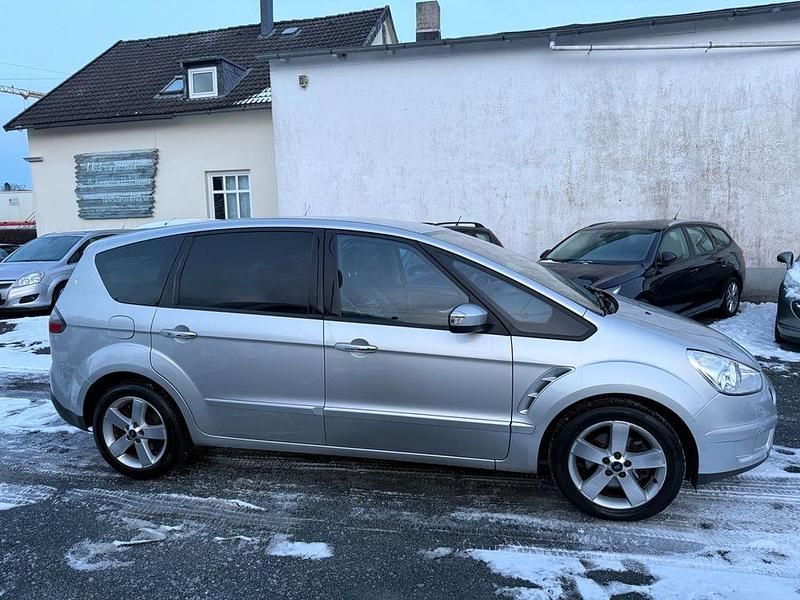 Gebraucht Ford S-MAX Titanium 140 PS (102 kW) 2009 Silber Van / Kleinbus