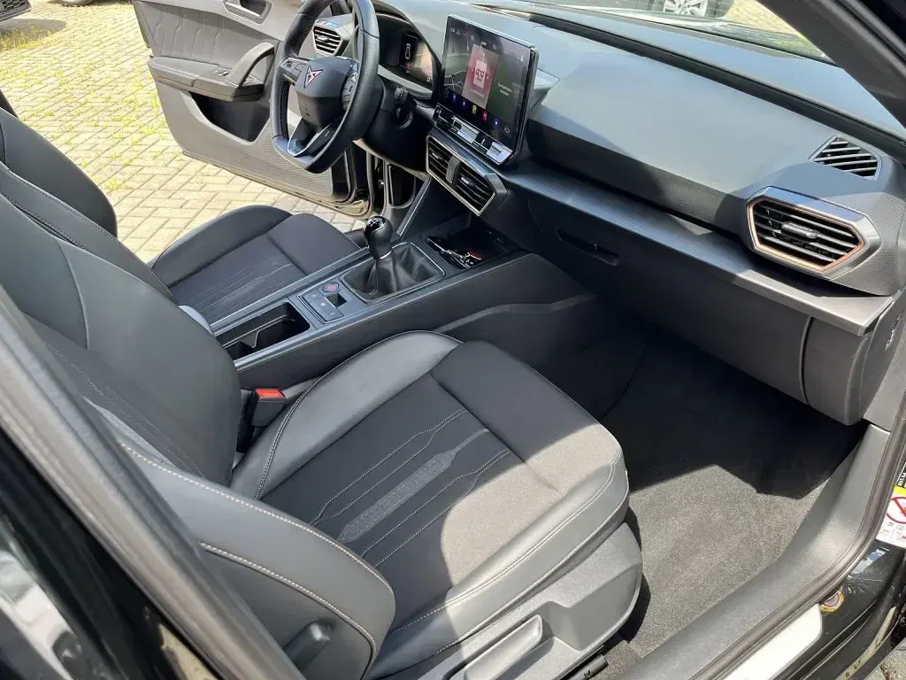 Gebraucht Cupra Leon 150 PS (110 kW) 2023 Midnight schwarz met (metallic) Limousine